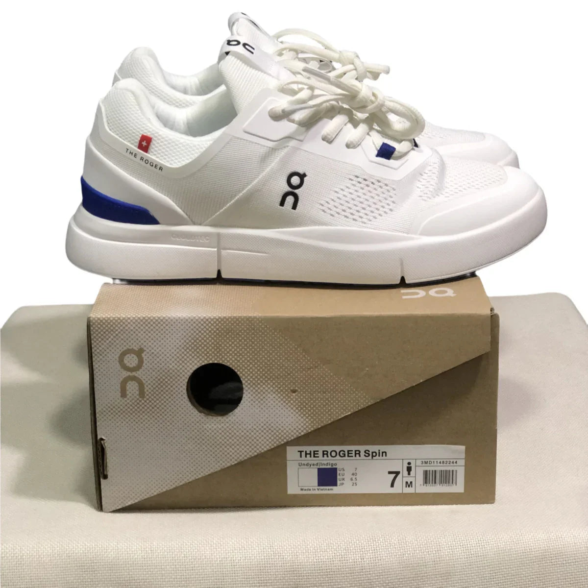 On The Roger Spin Women's White/Blue